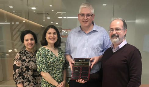 Dr. Dario Alessi celebrates his 2018 J. William Langston Award with MJFF staff who work on the LRRK2 portfolio.