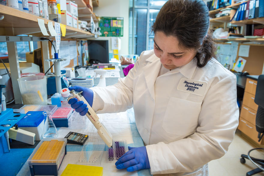 Female researcher working in the lab.